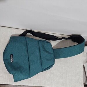 Fitkicks‎ Latitude Active Lifestyle Sling Bag Backpack Teal Water Resistant Zip